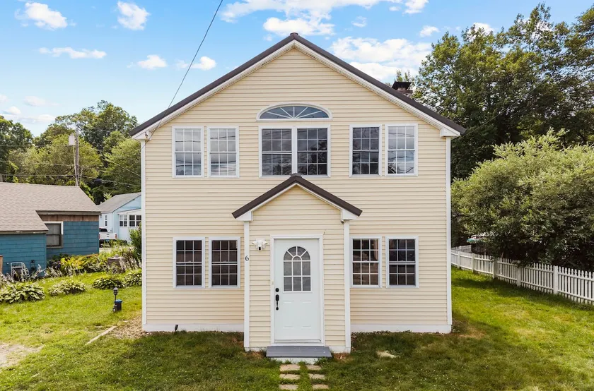 Freshly Updated Home Sleeps 6, Steps from the Lake - Image 1