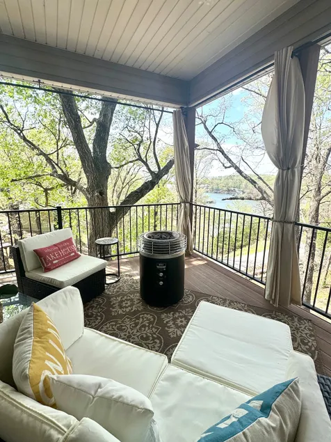 Open AUG dates! 2 Bed w/ HotTub & Lake view - Image 1