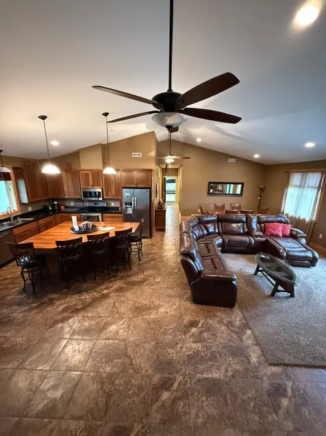 Luxury Cabin on Eastbay Devils Lake Fishing Access - Image 1