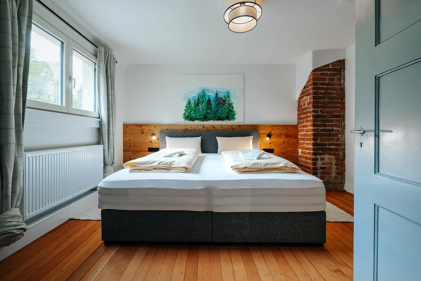 Newly renovated apartment for 2 couples in a listed building - Image 1