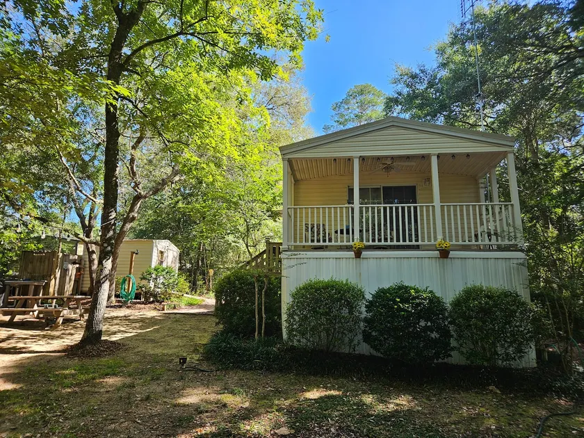 Leisure lake house - Image 1