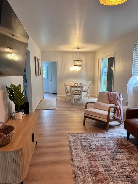 Chalet by the Bay - Image 1