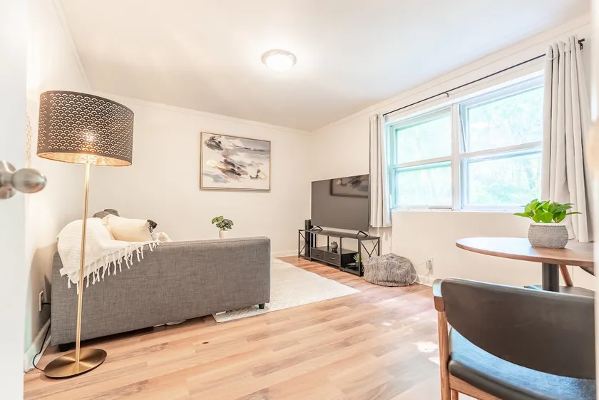 Trendy 2BR + sofa bed | Ottawa, Little Italy - Image 1