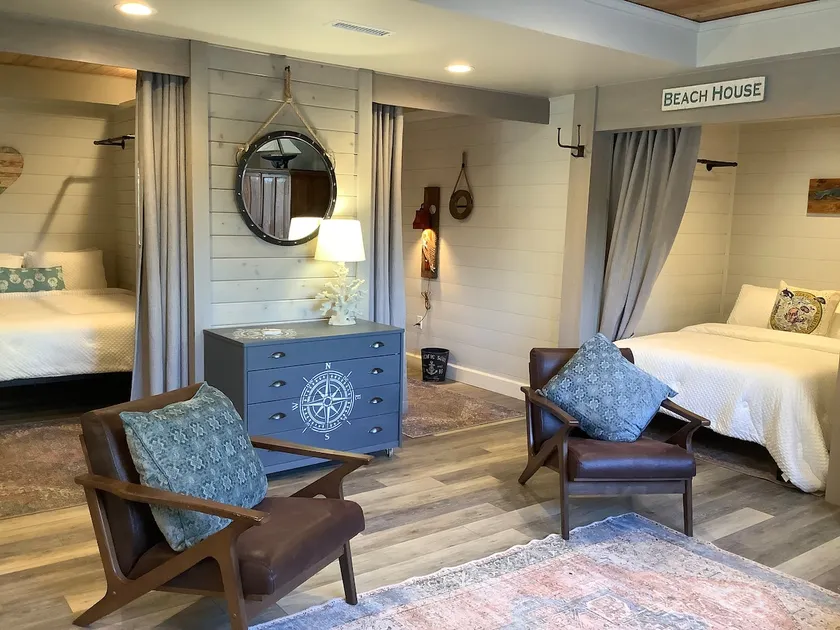 Waterfront Harbor House Family Collegiate Suite - Image 1
