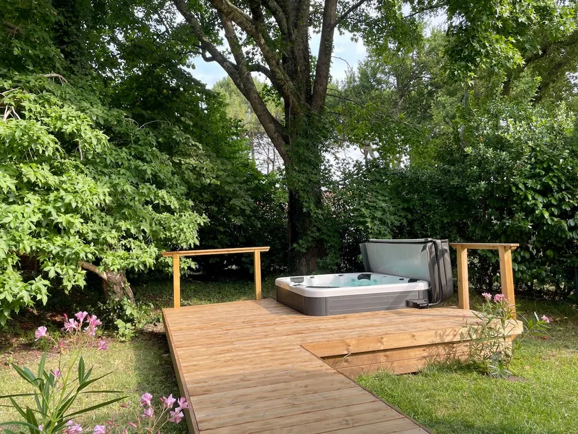 Jacuzzi - Air conditioning - Bikes - Lake - Image 1