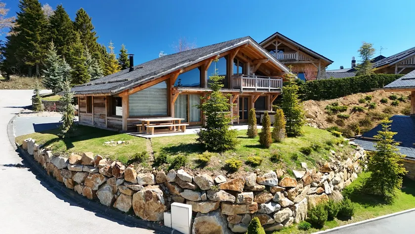 Beautiful new chalet with views and jacuzzi - Image 1