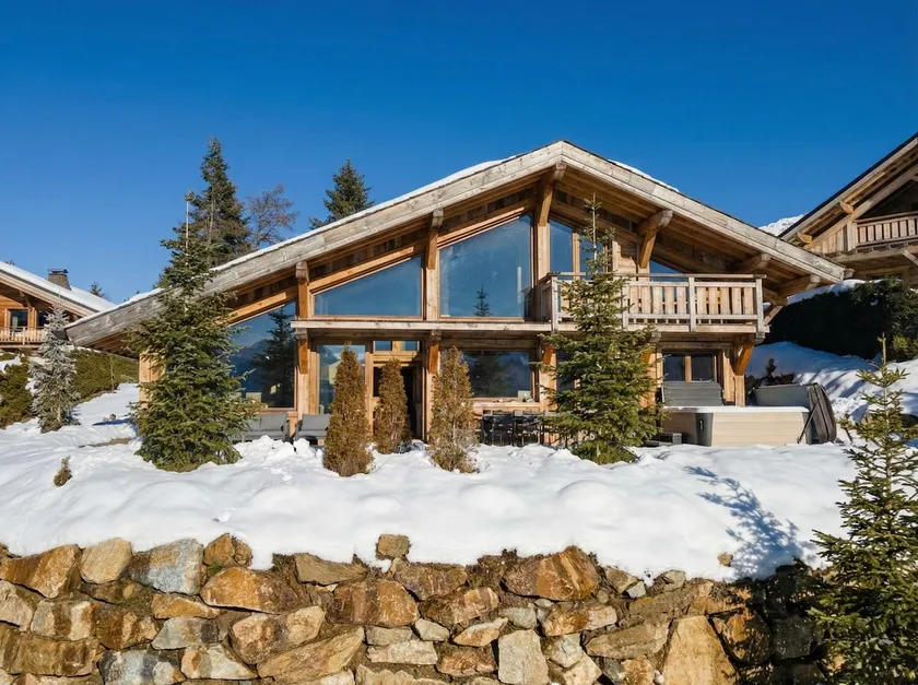 Beautiful new chalet with views and jacuzzi - Image 1