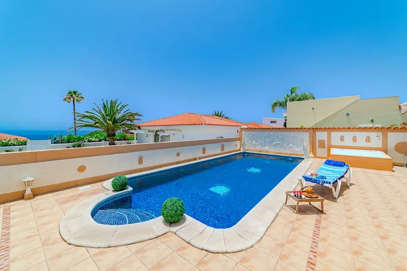 Angel's Poolside Villa - Image 1