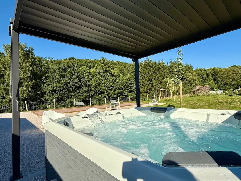 Premium cottage • Hot tub • Pool table • 6 suites • 14 people - Image 1