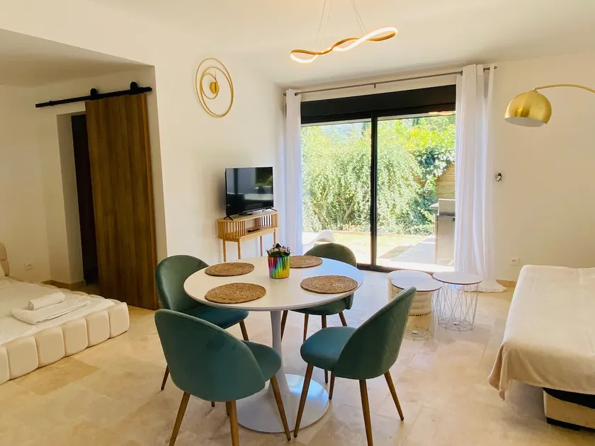 Nanséa Lodge en Provence - Image 1