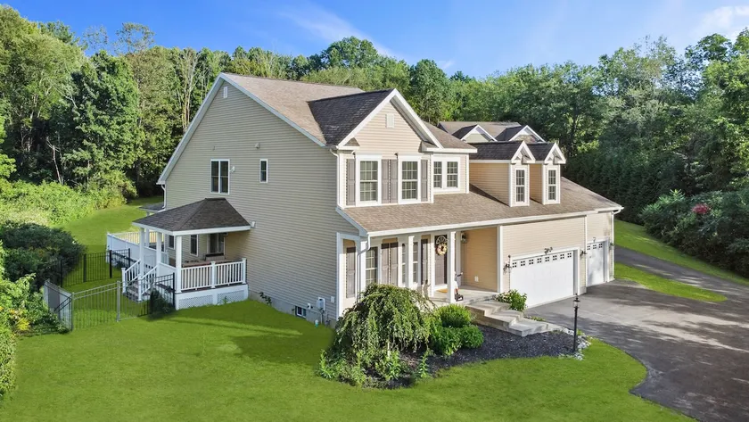 Walden Retreat, minutes to Saratoga Lake & Springs - Image 1