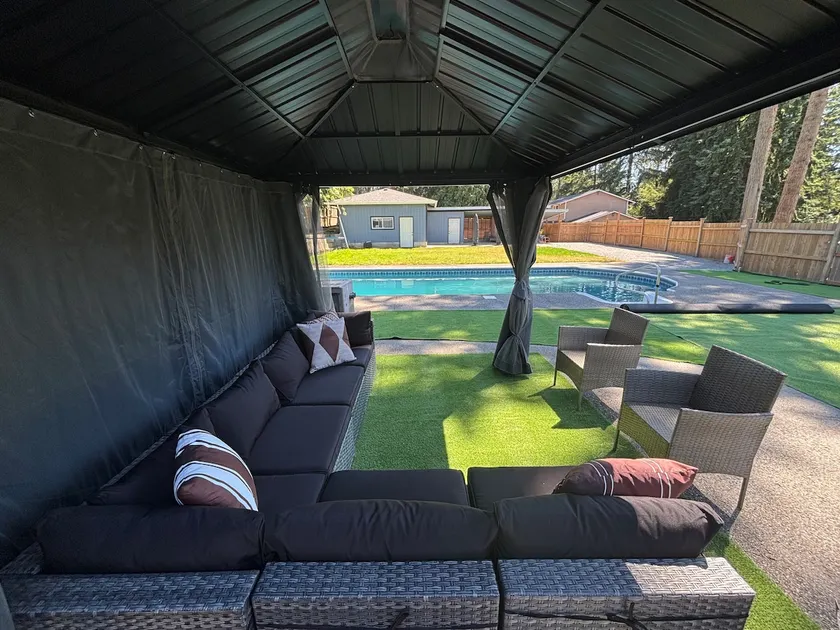 Lake Stevens Private Pool Party Pad - Image 1
