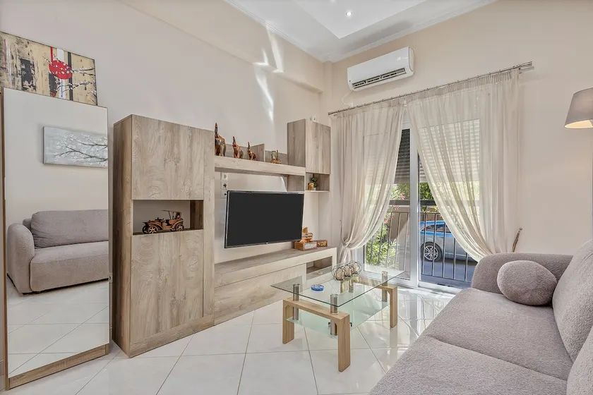 Bright & Cozy Minimal Flat - Image 1