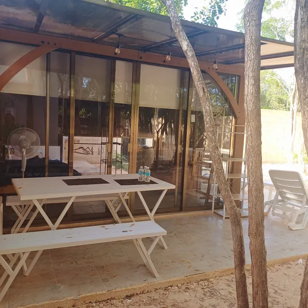 Toulon cabin near the airport - Image 1