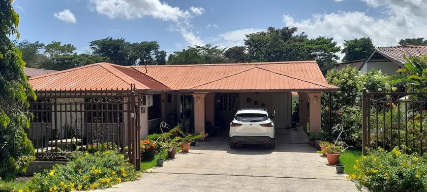 Cozy and private house - Image 1