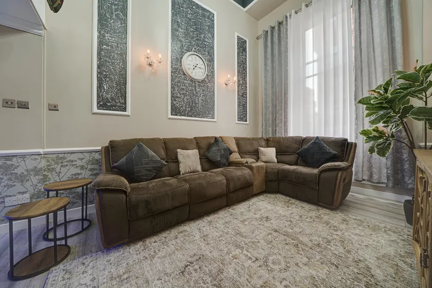 Luxurious Royal 2BR Apartment, Glasgow City Centre - Image 1