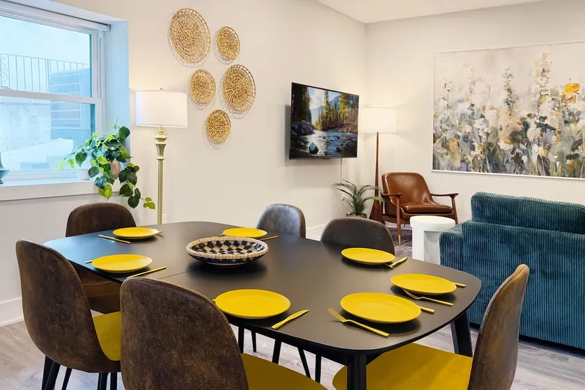 1500 ft² Space | 2 Bed 2 Bath | Large Kitchen - Image 1