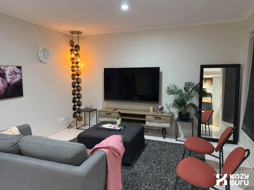KozyGuru | 3BR Retreat to ADL & Barossa in 40m - Image 1