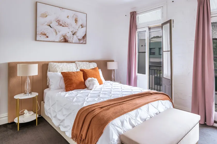 Walk to CBD 3BR Redfern A/C Groups Family Sleeps 7 - Image 1
