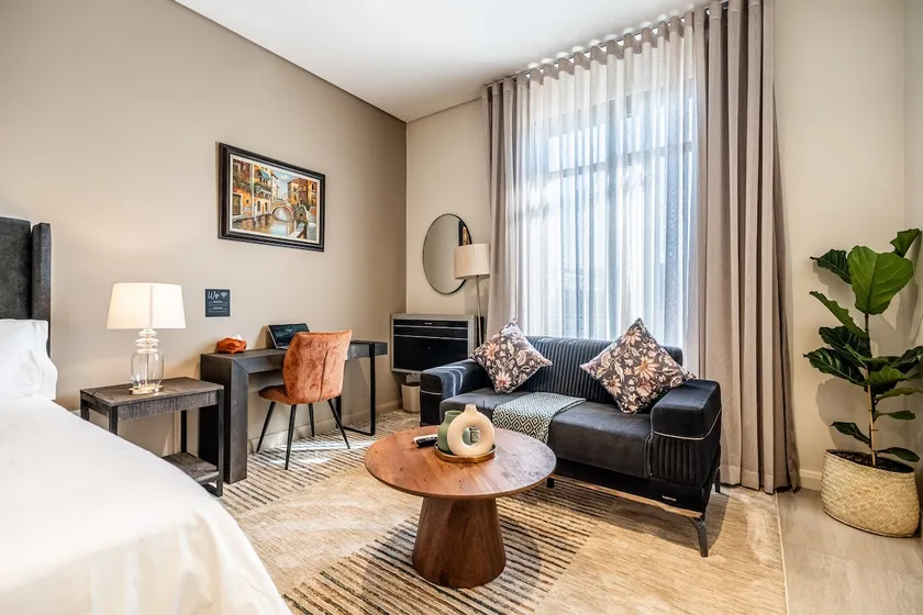 Menlyn|XL Studio| KingBed|Pool|Rooftop Restaurant - Image 1