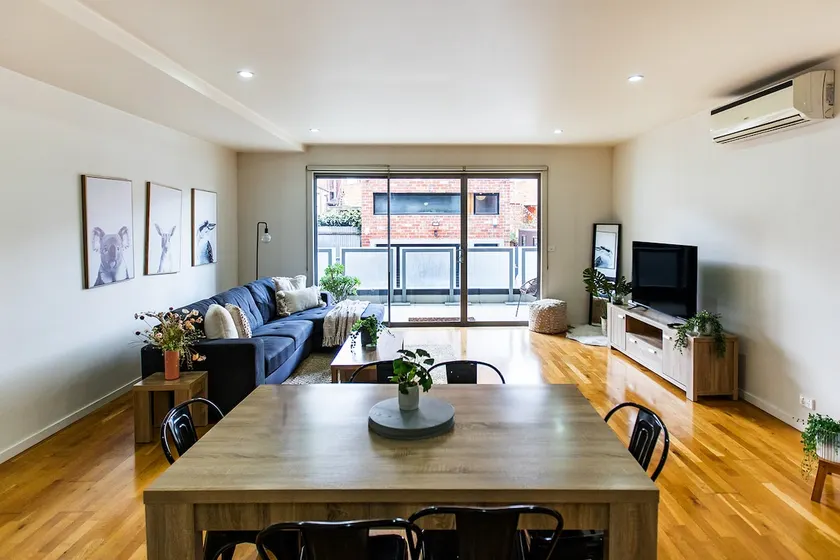 Penny 2BR Stylish Brunswick Stay with Parking - Image 1