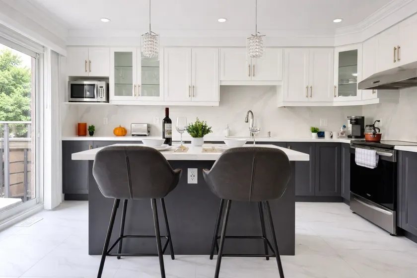 Empire Home | Luxurious | EV Charging - Image 1