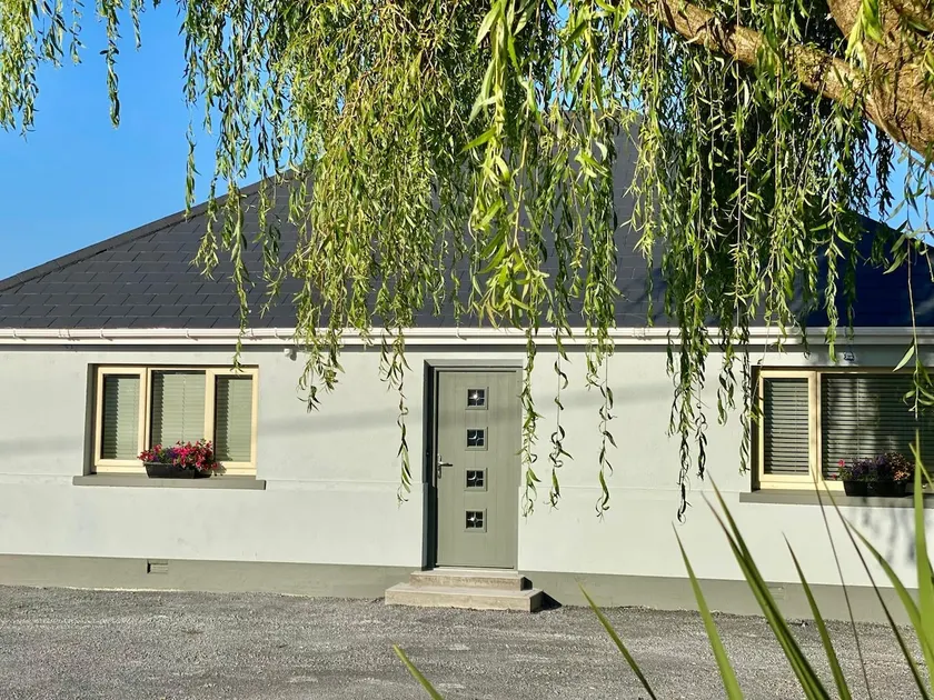 Willow Tree House - Image 1