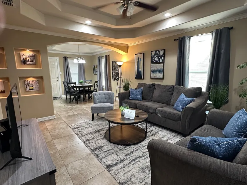Cozy 2 Bedroom Apartment - Image 1