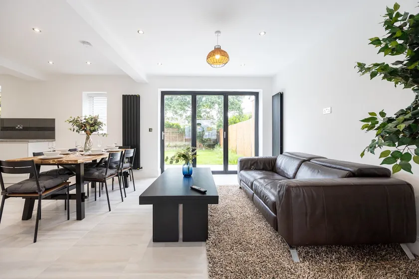The Wilmslow House Free Parking - Close to Airport - Image 1