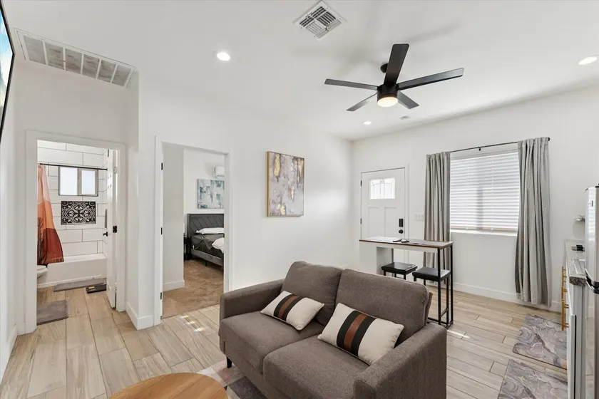 Easy PHX Living 1BR w/King Bed - Image 1
