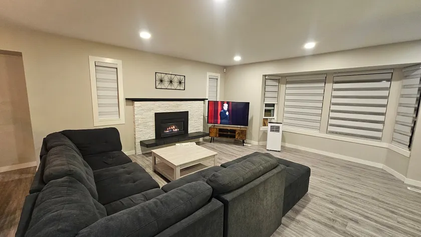 Spacious 3BR Home in Maple Ridge - Image 1