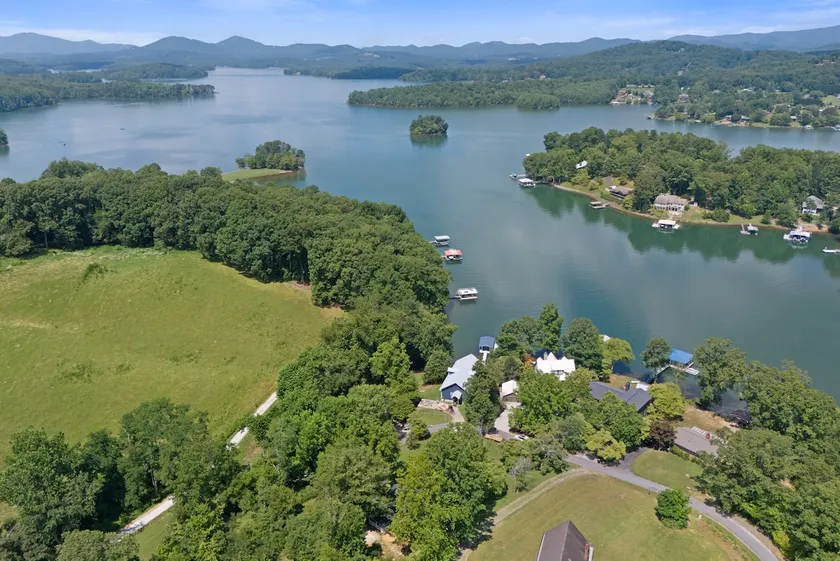 Lake Breeze Cottage by Chatuge Home Concierge - Image 1