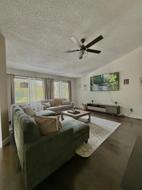 Quiet condo near Christiana, UD, Wilmington | Desk - Image 1