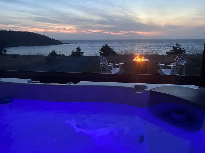 Secluded~Oceanfront~Hot Tub~4 Season Patio - Image 1