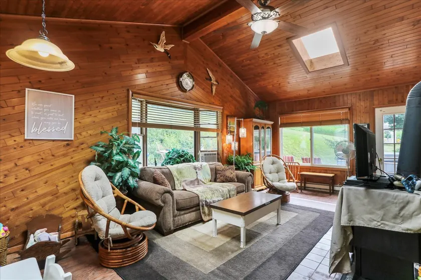 Peaceful Hilltop Getaway - Image 1