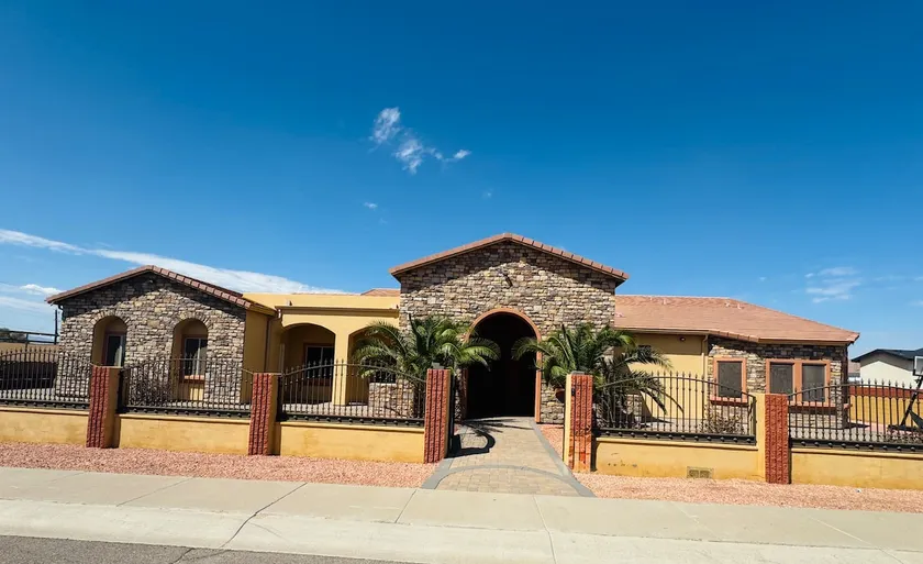 Welcome to Avondale Desert Retreat - Image 1