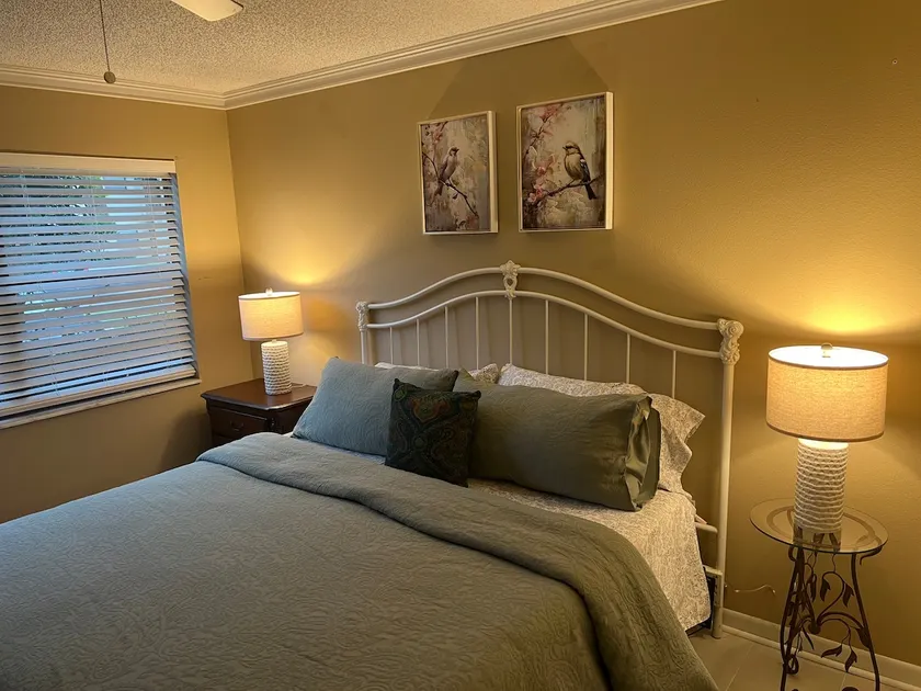 Brooks Edge - 1 BR/ 1 Bath with Home Office - Image 1
