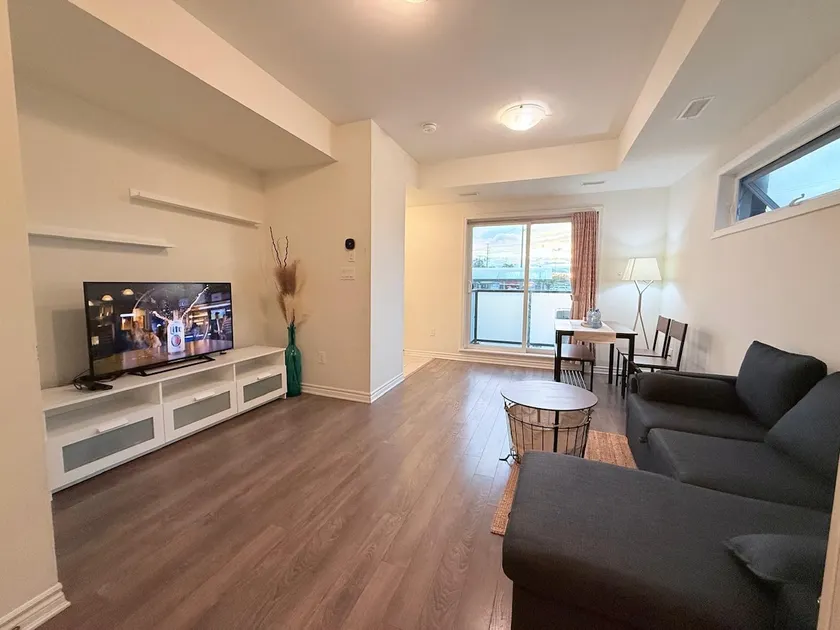 Entire 2BR Townhouse + Sofa Bed | Easy Transit - Image 1