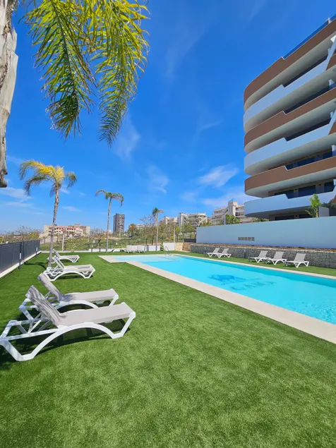 Elegant Sunny Winter Beach Stay - Gym Near Airport - Image 1