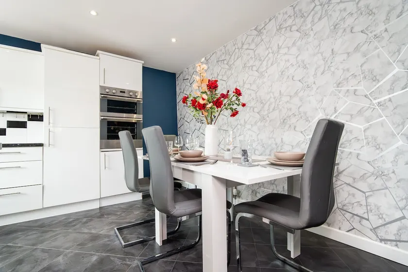 2 Bedroom House-Free Parking - Image 1