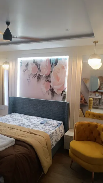 Airport AirBnB 1BHK Suite Apartment Swimming pool - Image 1