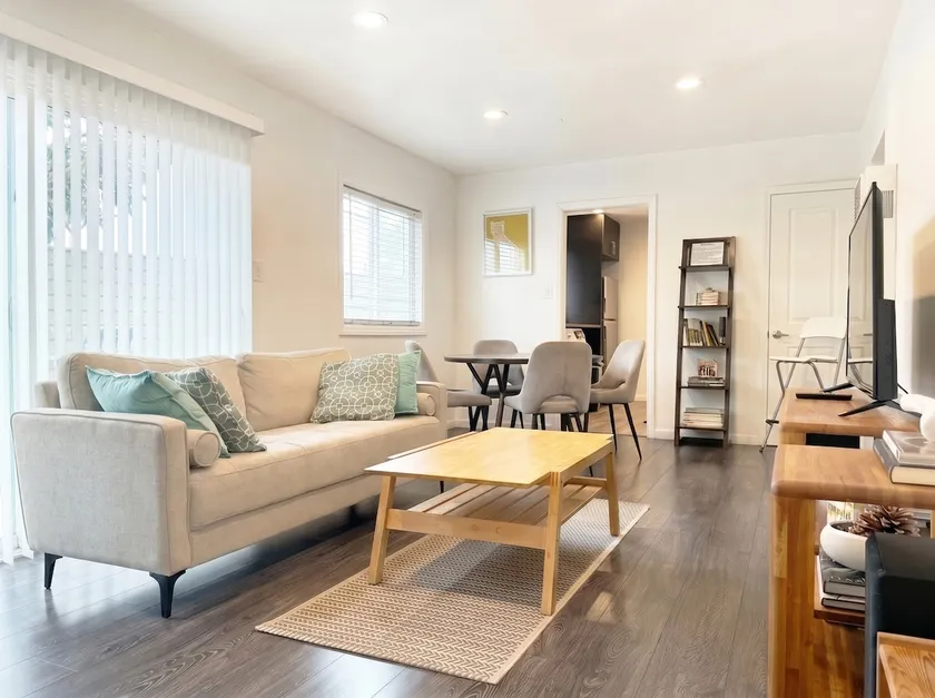 2 Bedroom Newly Remodeled Modern Apartment - Image 1
