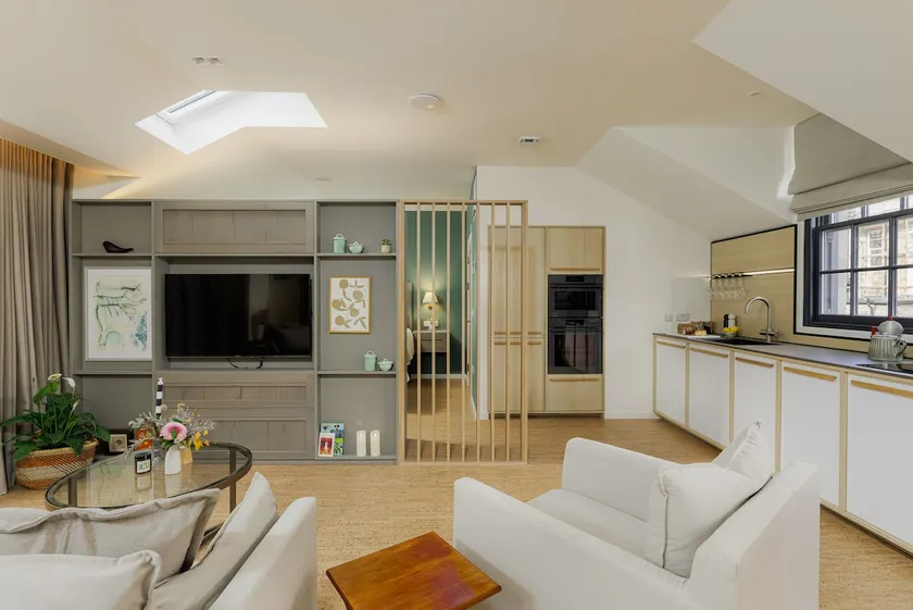 Park Mews Glasgow - Image 1