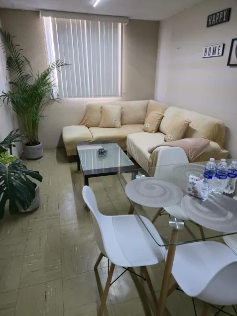Comfortable Apartment – 3 Bedrooms – Self Check-In - Image 1
