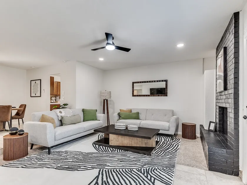 Chic 4BR Retreat - Big Backyard - Image 1