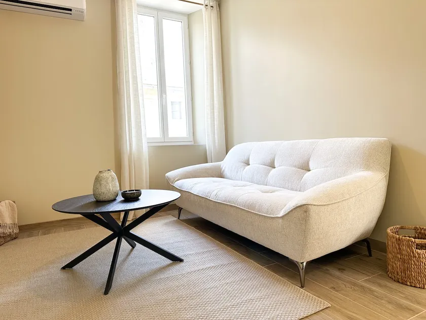 Charming 2 bedroom, all comforts - Image 1