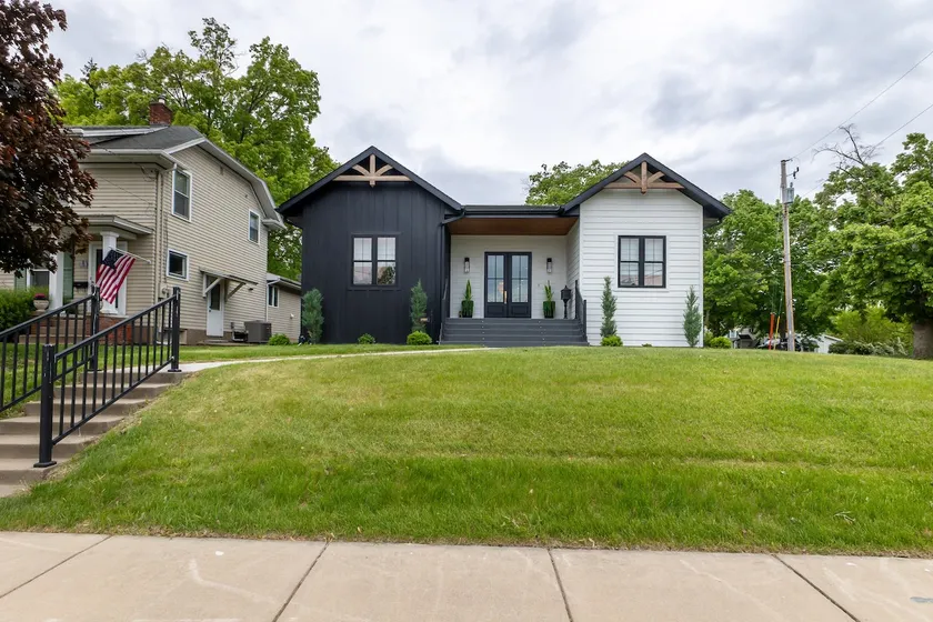 Family Friendly Stunning House in Dubuque, Iowa - Image 1