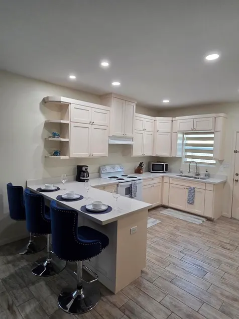 2 Bed 2 Bath Apartment - Image 1