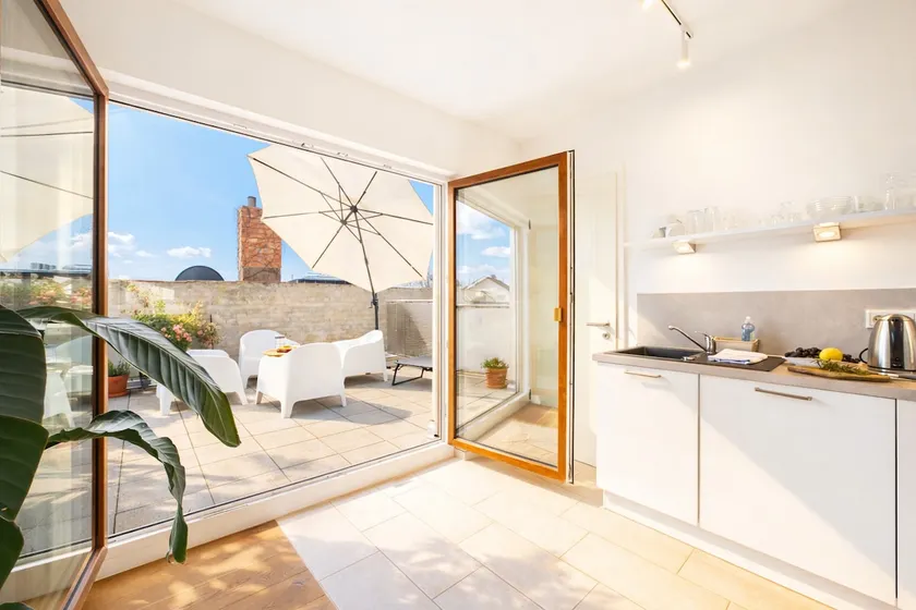 Exclusive penthouse with parking & terrace - Image 1