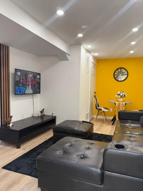 Modern Unit | Near Beach | Free Parking - Image 1